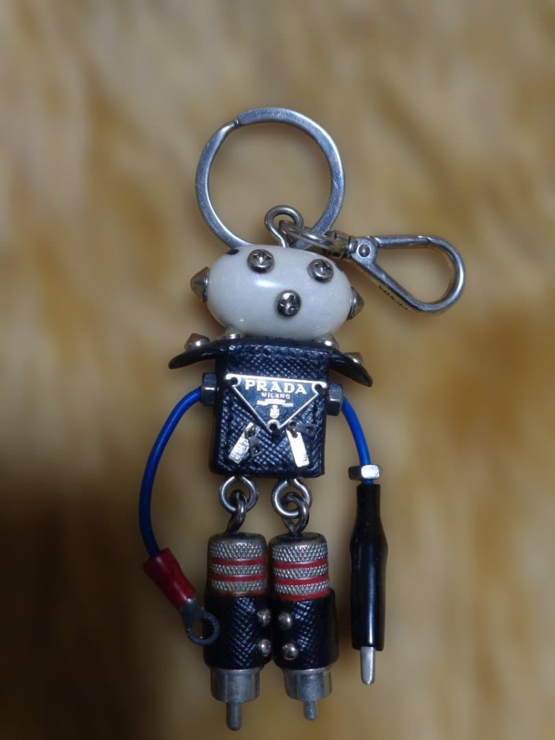 PRADA ロボット型キーホルダー
