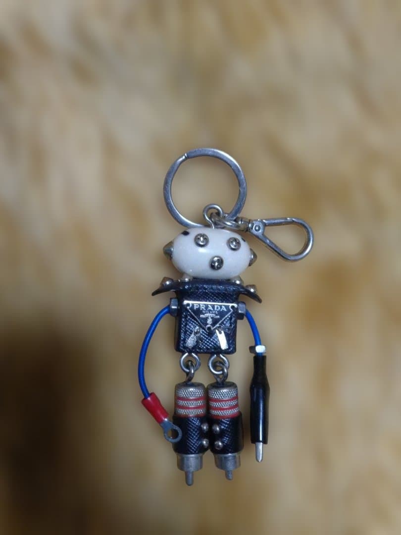 PRADA ロボット型キーホルダー