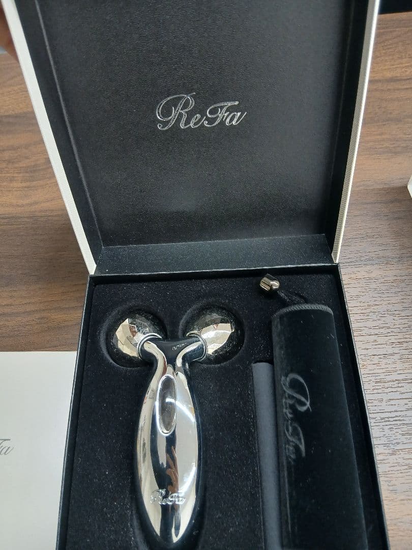 ReFa 美顔ローラー シルバー 収納ケース付き