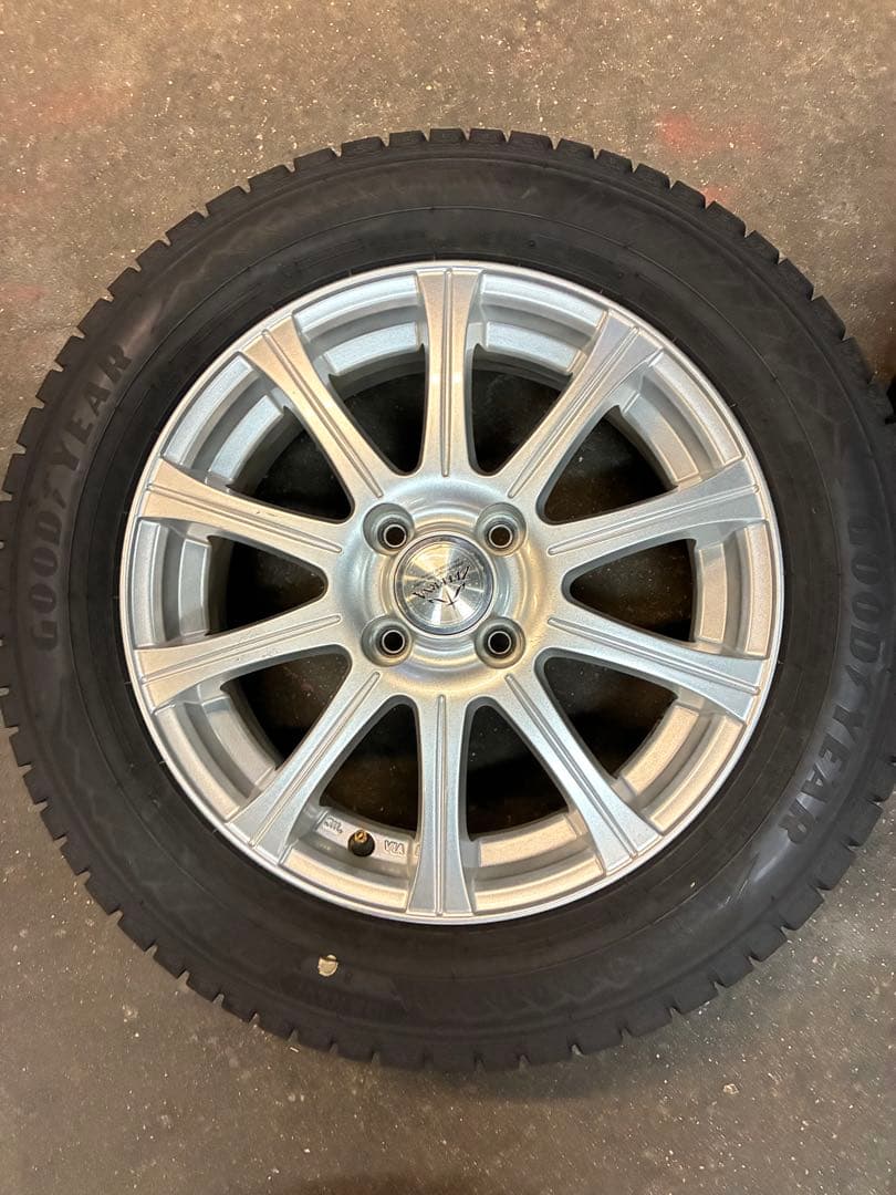 即決歓迎✨フィット、旧アクア、ヤリスに❗️185/60R15スタッドレスセット❗️