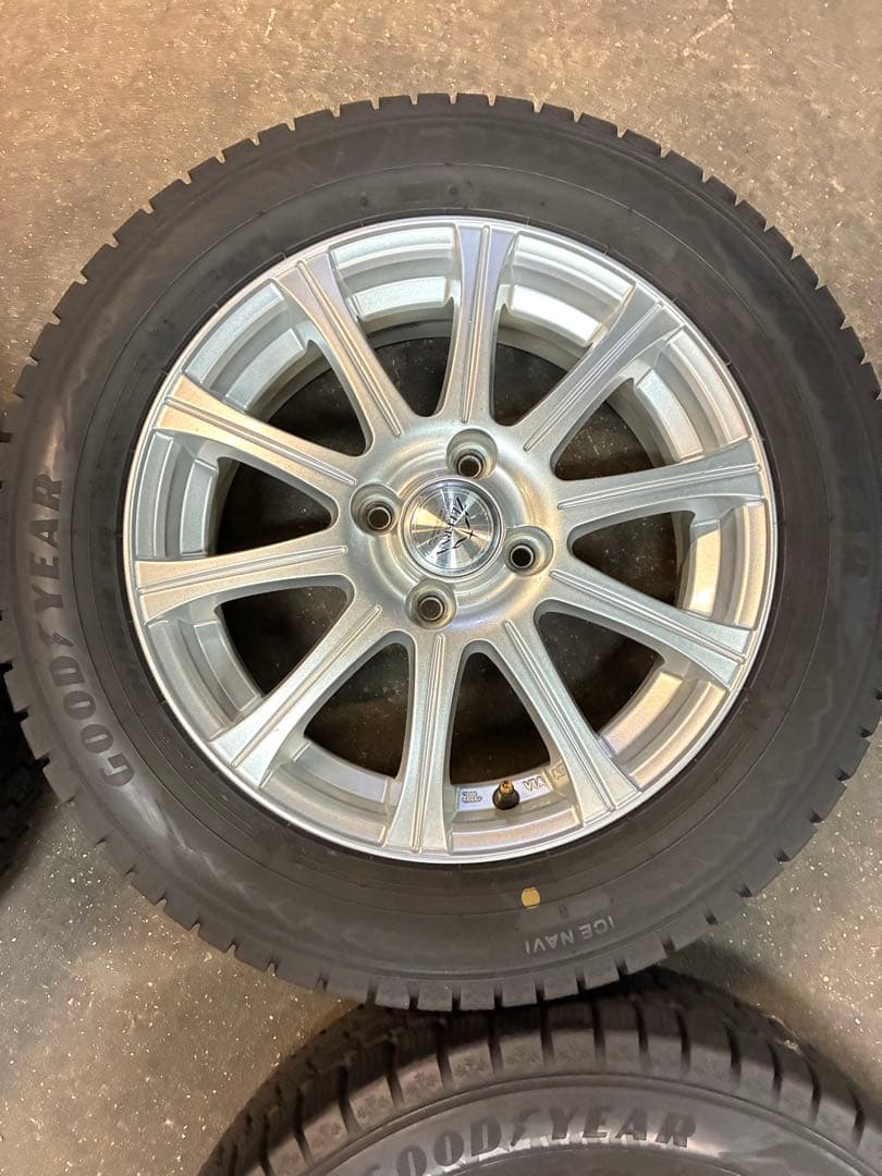 即決歓迎✨フィット、旧アクア、ヤリスに❗️185/60R15スタッドレスセット❗️