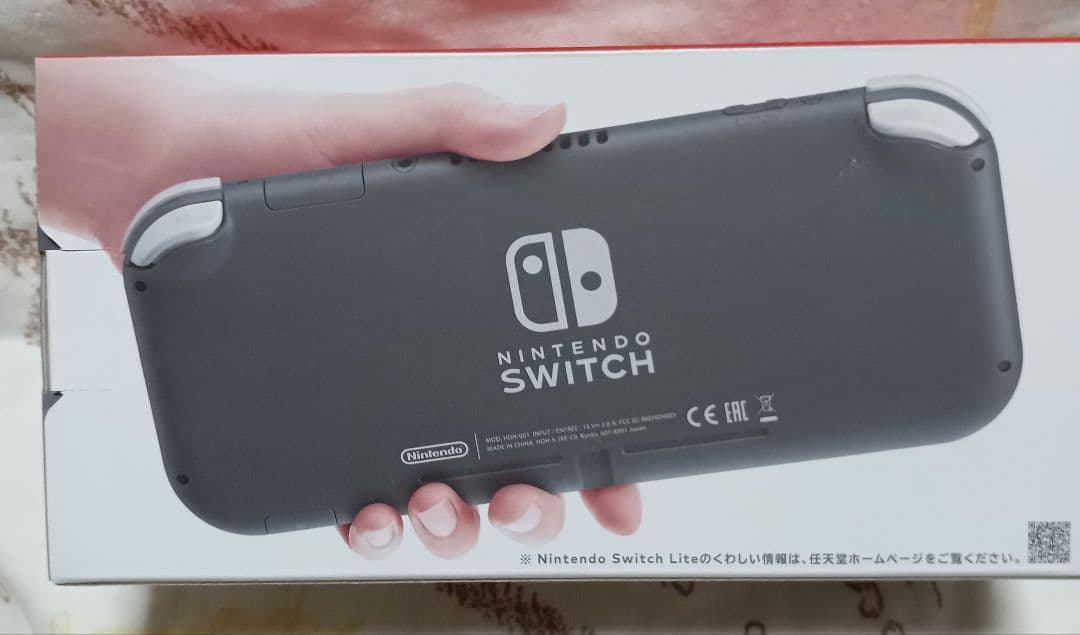 新品•未開封任天堂switchライト本体•ソフト2本シュリンク付き