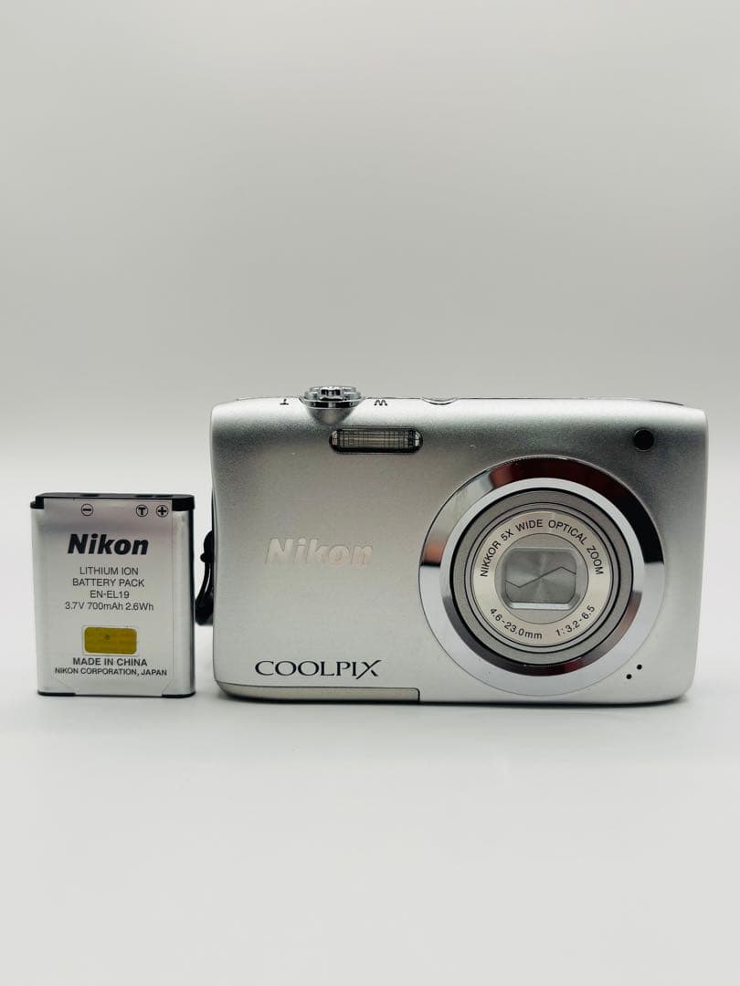 Nikon COOLPIX A100 シルバー オールドコンデジ