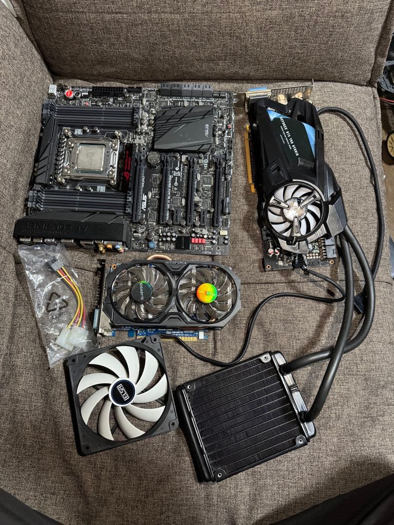 グラフィックボード・グラボ・ビデオカード ASUS RAMPAGE IV BLACK EDITION + GIGABYTE