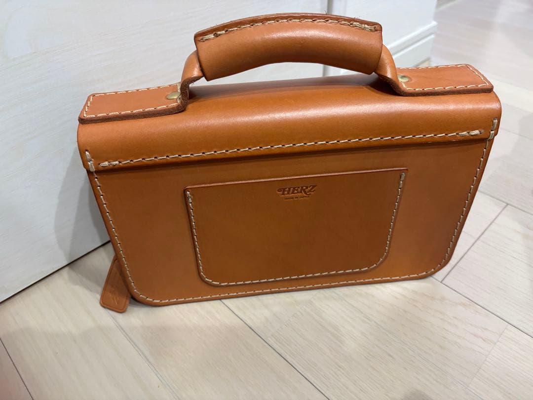 HERZ 2本ベルトの2wayミニバッグ　キャメル