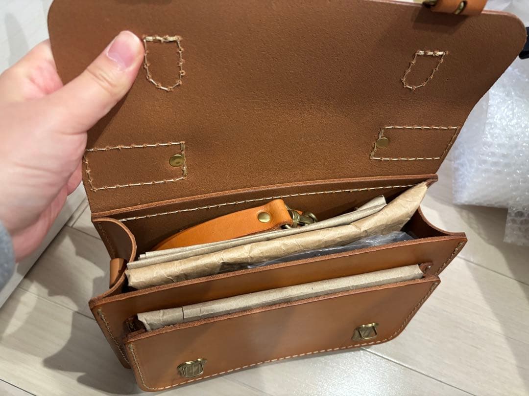 HERZ 2本ベルトの2wayミニバッグ　キャメル