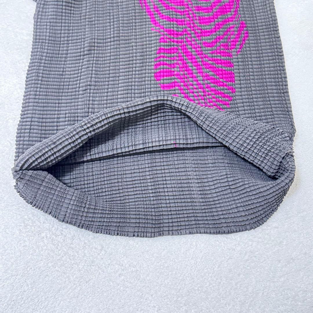 美品✨ISSEY MIYAKE プリーツ　長袖　ハイネック　グレー　柄入り