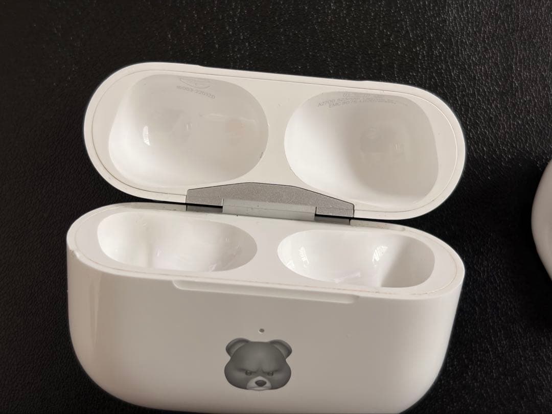 AirPods Pro (第2世代) 本体 ホワイト lighting