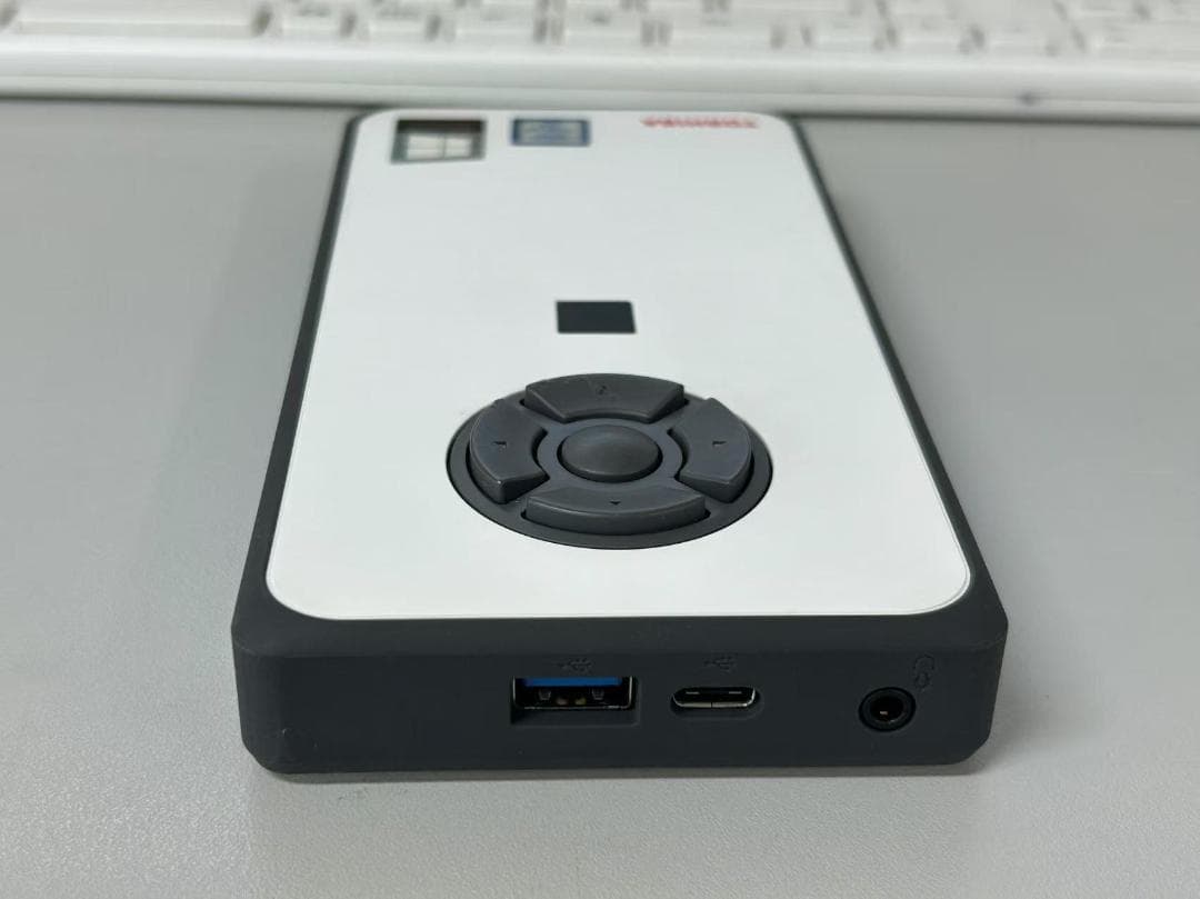 dynaEdge DE100/P m5-6y57 メモリ8GB/SSD256GB