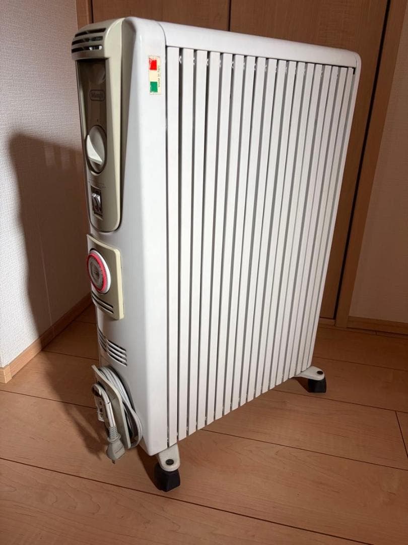 デロンギ オイルヒーター DeLonghi 暖房器具（取説付き）