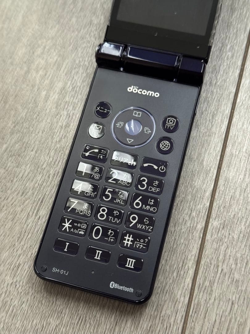 AQUOS 折りたたみ式携帯電話 ブルーブラック