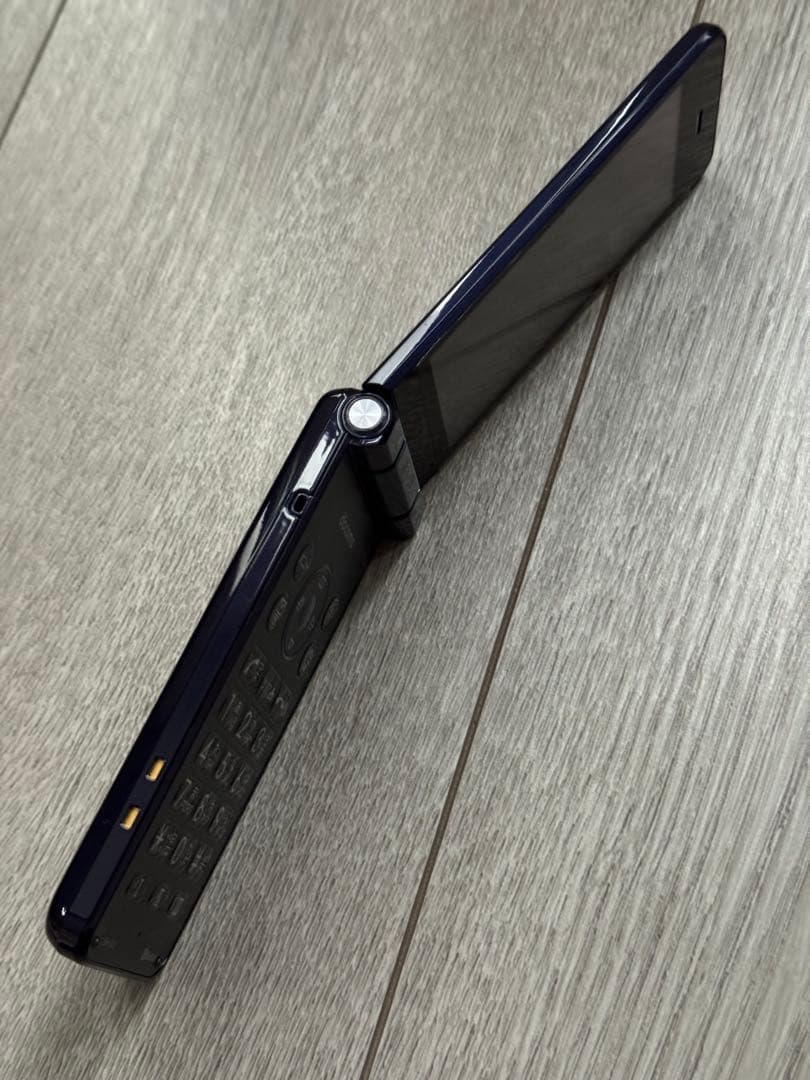 AQUOS 折りたたみ式携帯電話 ブルーブラック