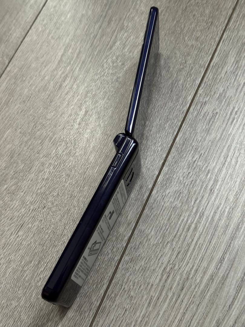 AQUOS 折りたたみ式携帯電話 ブルーブラック