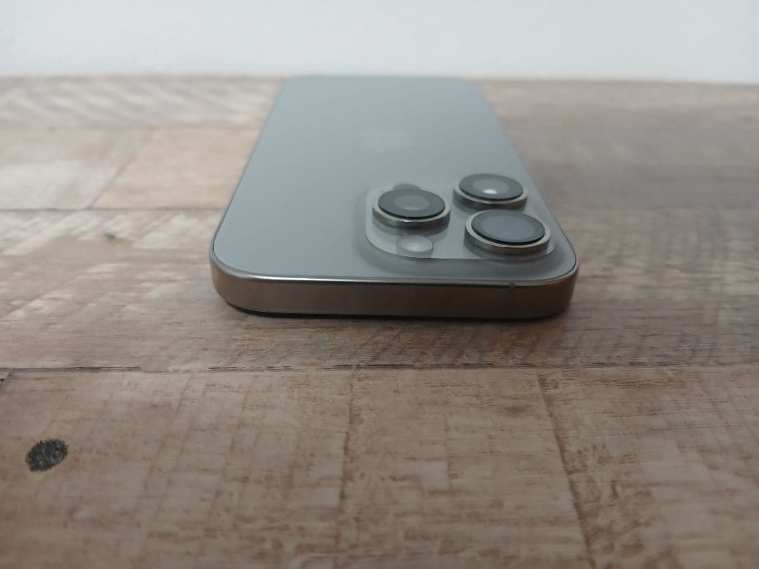 つ*る様 iPhone 16 Pro ジャンク品 / 部品取り・修理用*画面割れ