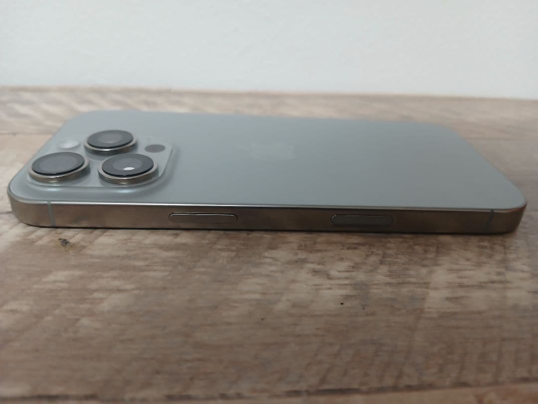 つ*る様 iPhone 16 Pro ジャンク品 / 部品取り・修理用*画面割れ