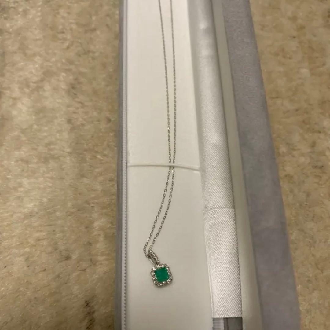エメラルドネックレスプラチナ