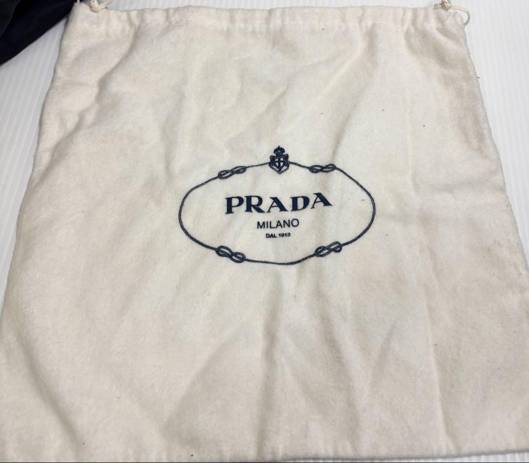 【美品】プラダPRADA 三角プレートナイロン人気巾着バッグ　アクセサリーバッグ
