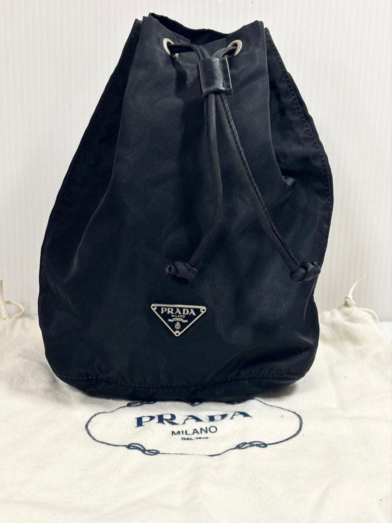 【美品】プラダPRADA 三角プレートナイロン人気巾着バッグ　アクセサリーバッグ