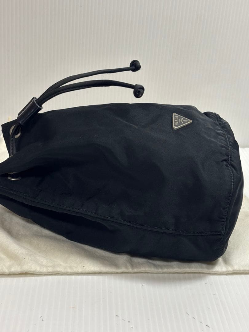 【美品】プラダPRADA 三角プレートナイロン人気巾着バッグ　アクセサリーバッグ