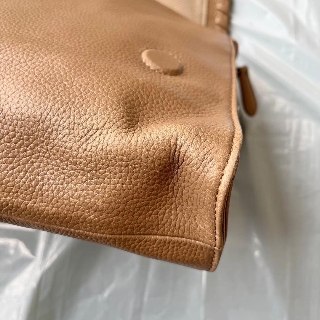 イアパピヨネ 柄ワイドテープショルダーバッグ 本革 ボディバッグ キャメル