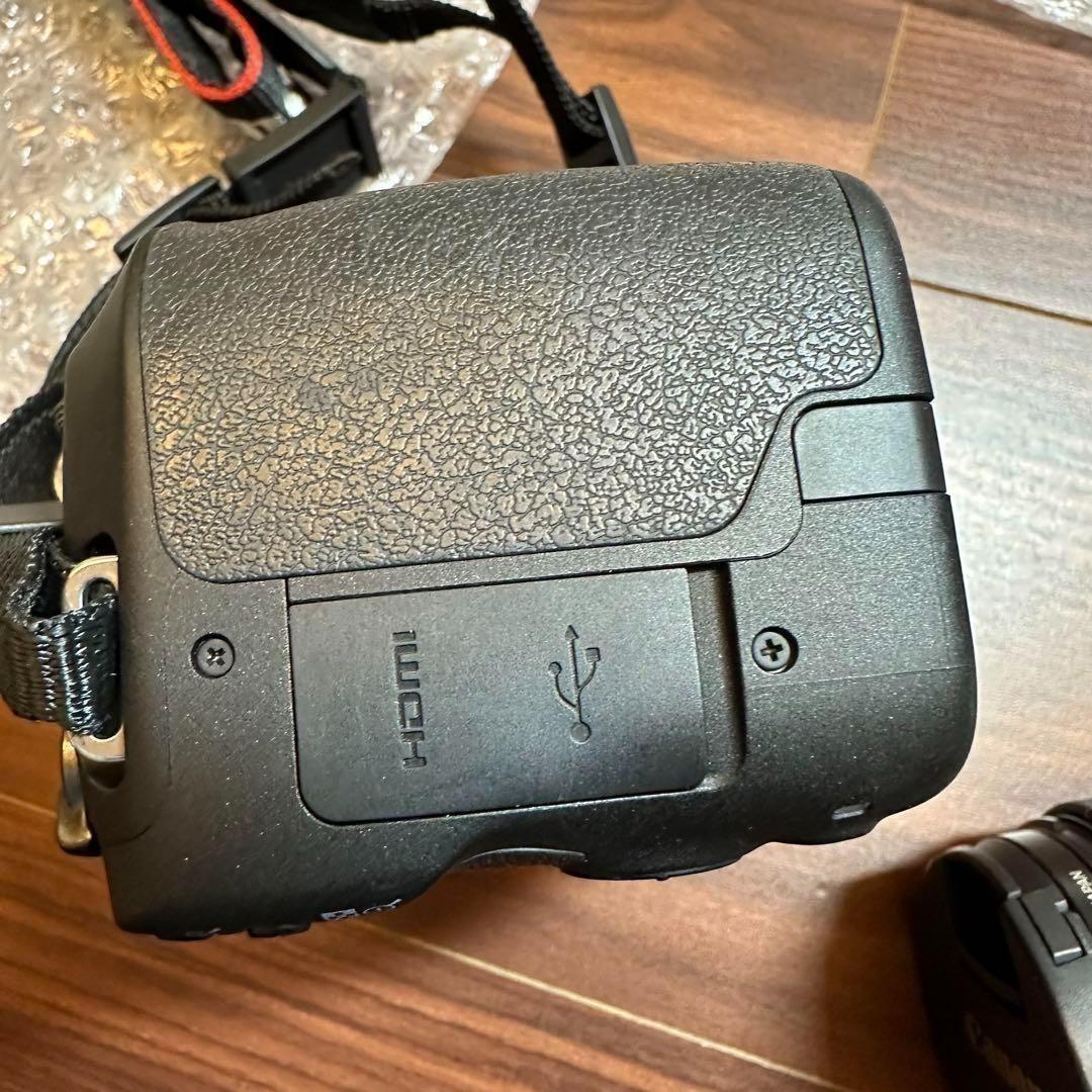 Canon EOS Kiss X9 EF-S 18-55mm ほぼ新品 0309