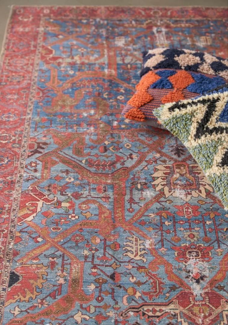 トライバルラグ　ヴィンテージ風　アーバンアウトフィッターズ　トルコ