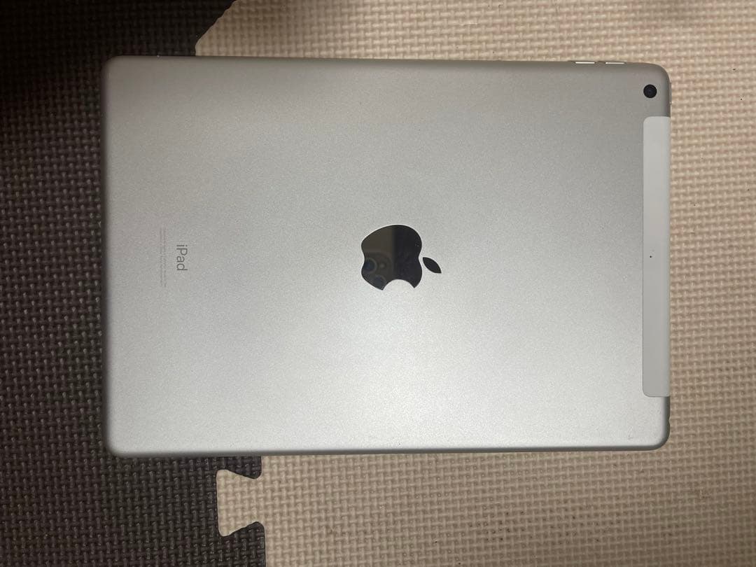 Apple iPad 第７世代32GBシルバー 本体