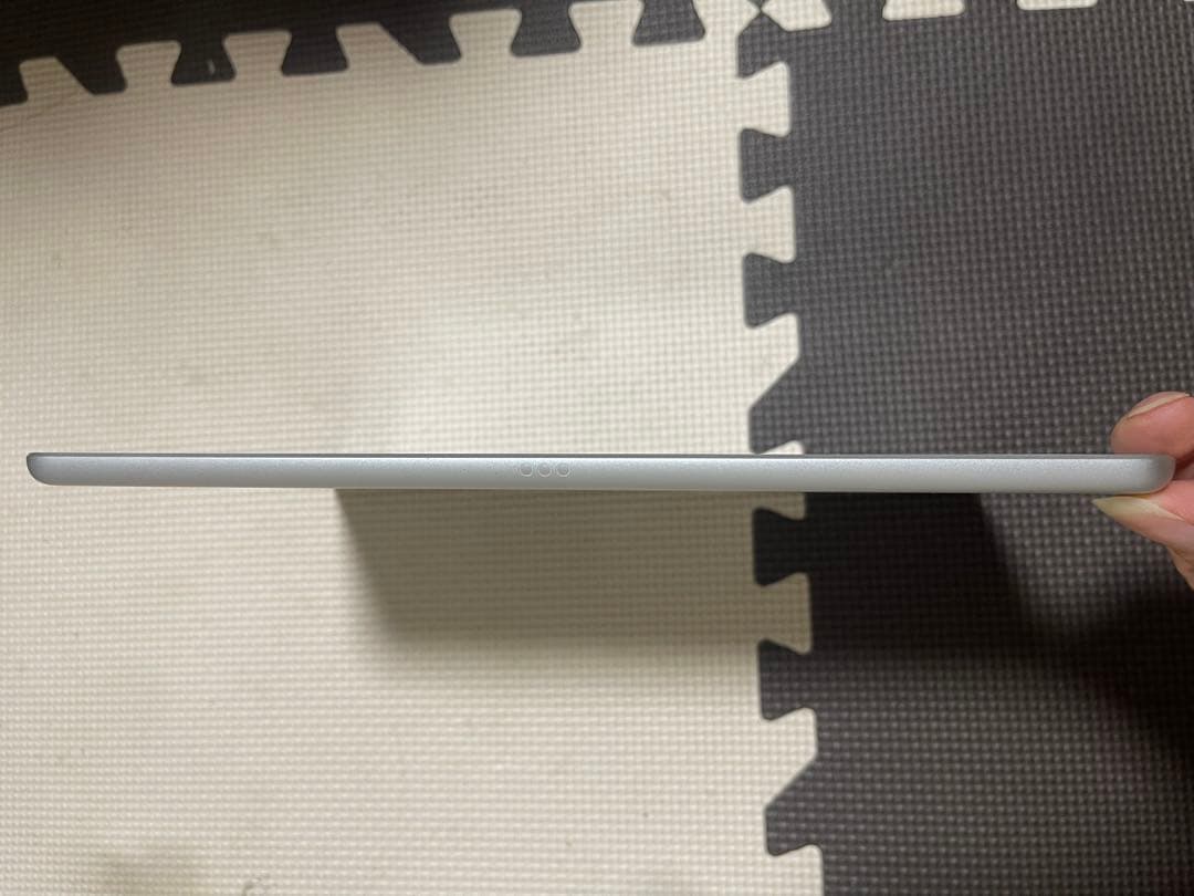 Apple iPad 第７世代32GBシルバー 本体