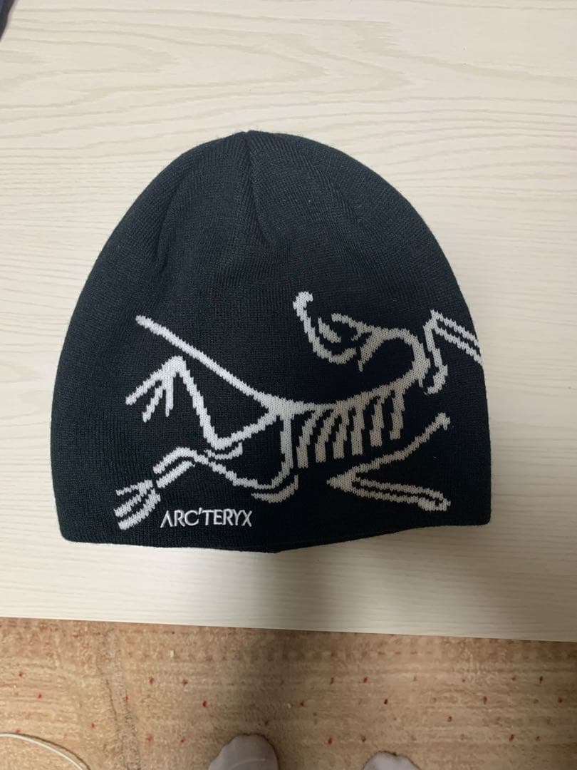 ARC'TERYX 黒 ビーニー帽子 ロゴ入り
