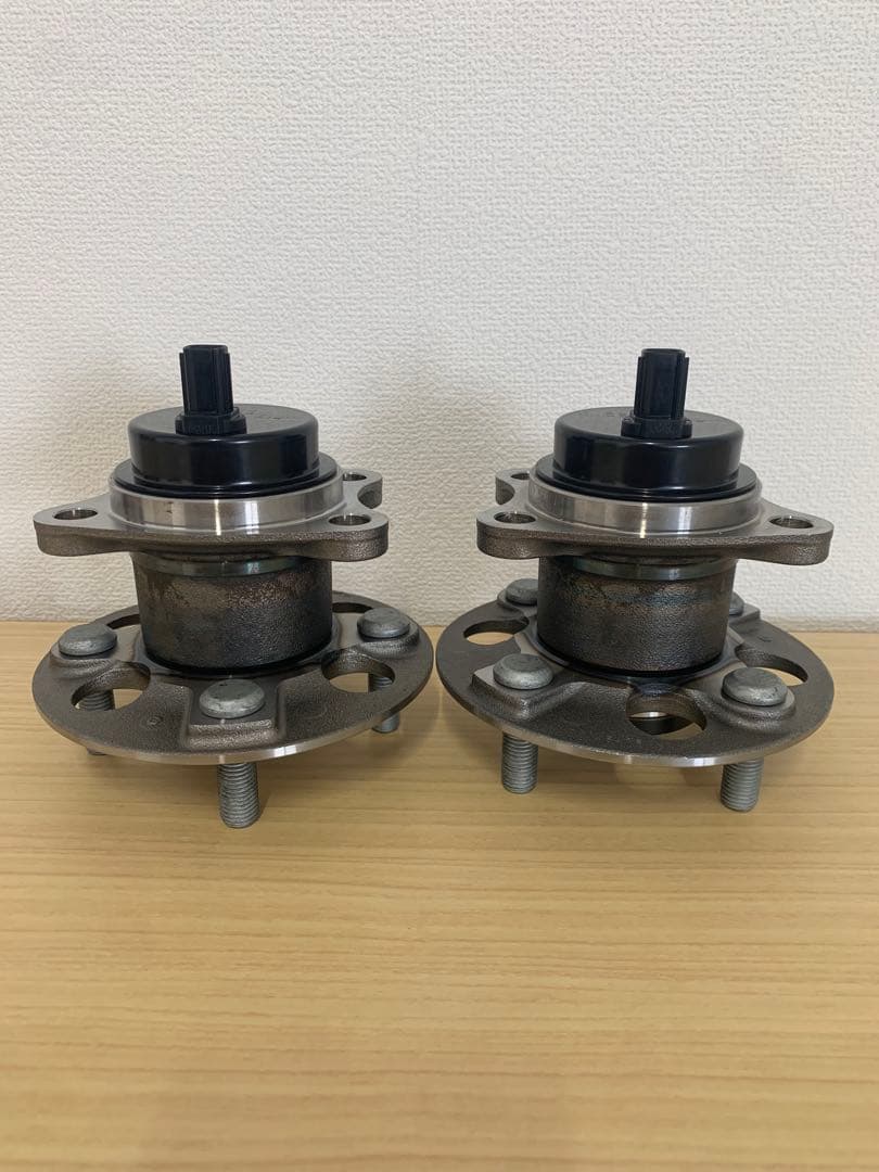 NCP131 ヴィッツRS用　リアハブASSY純正２個セット新品未使用