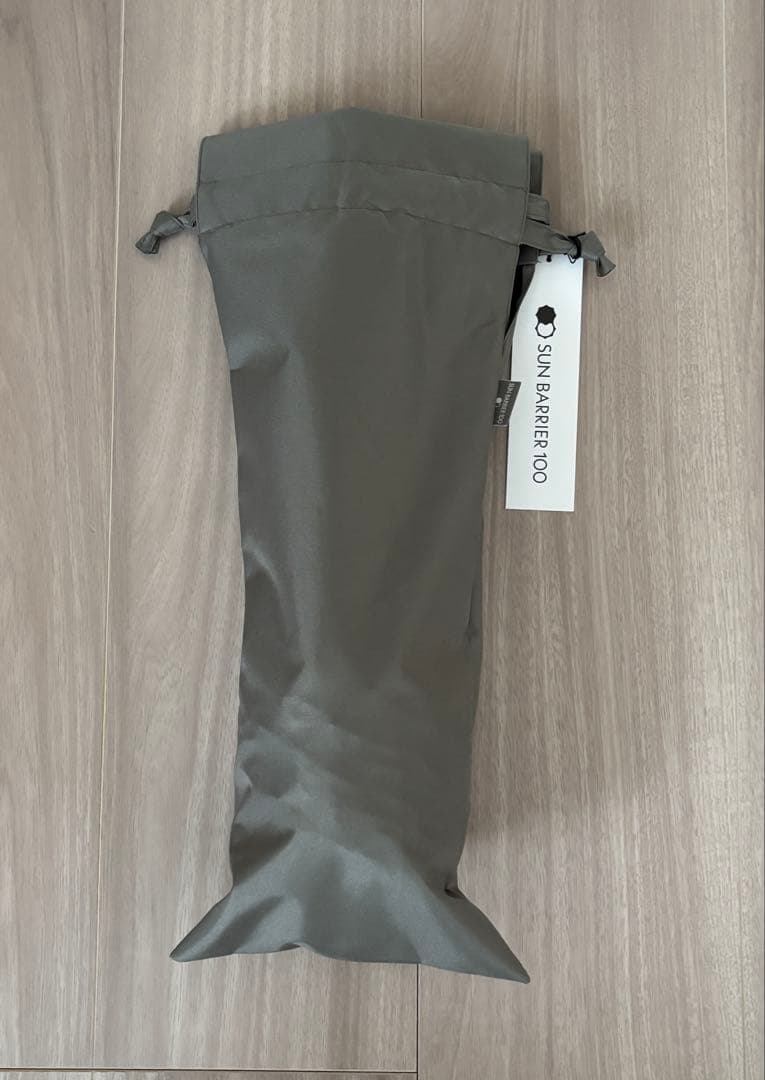 サンバリア100 2段折りフリル　モスグレー　木ストレート手元