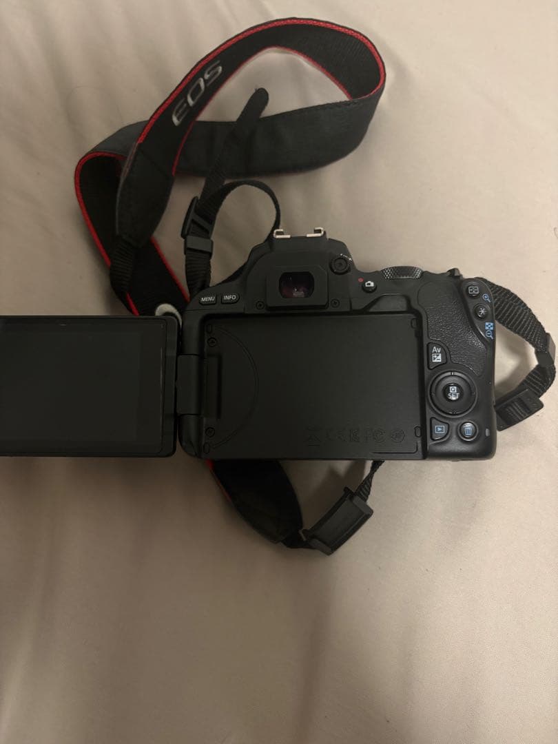 【最安値‼️】Canon EOS Kiss X9 デジタル一眼レフ　本体のみ