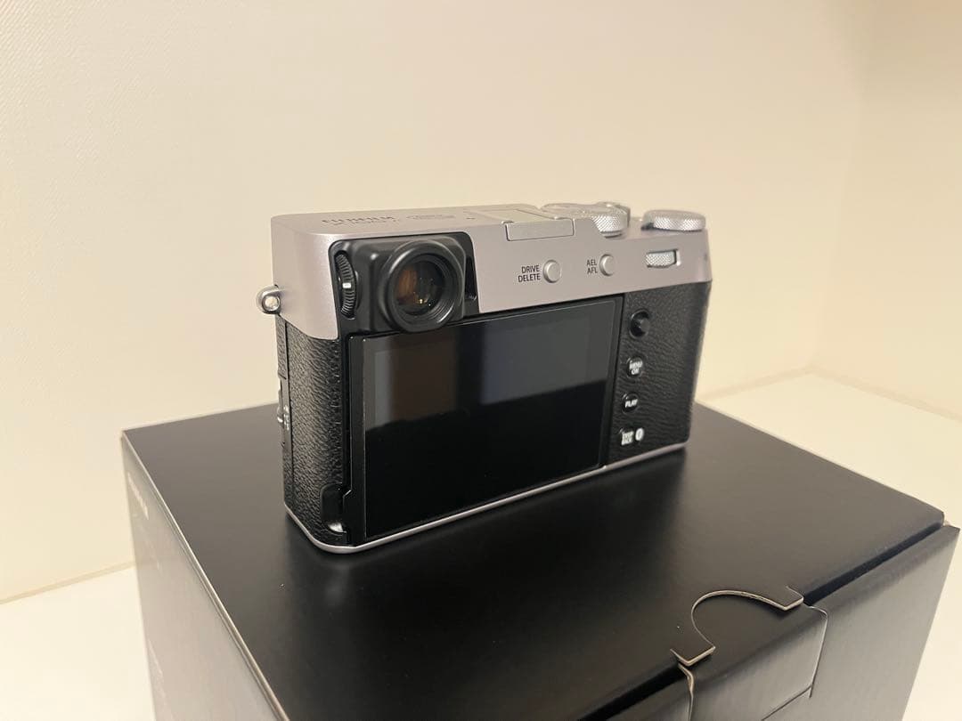 【極美品】Fujifilm X100VI シルバー　日・英2言語モデル