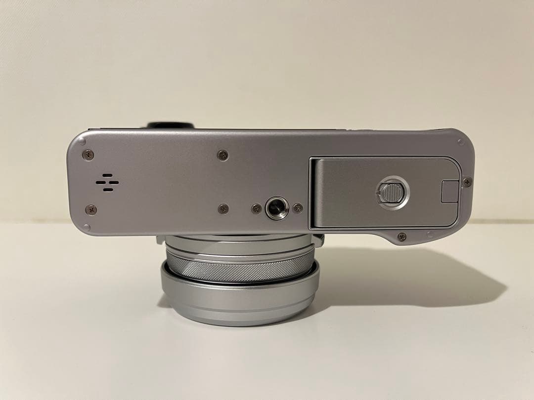 【極美品】Fujifilm X100VI シルバー　日・英2言語モデル