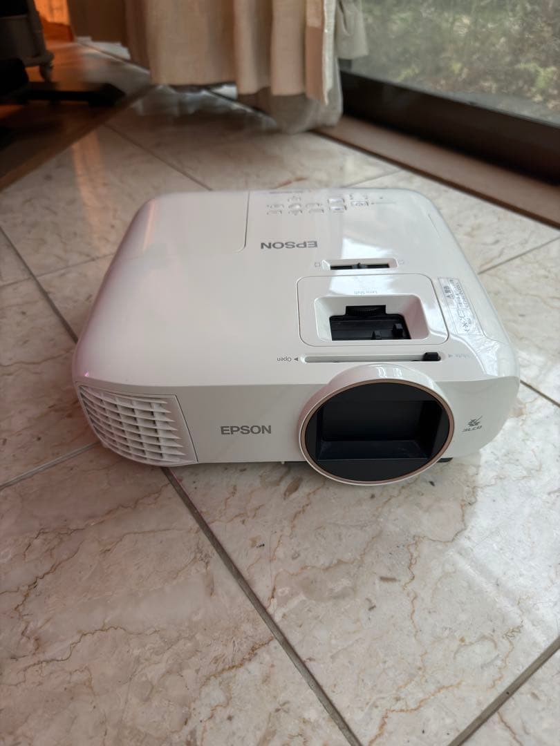 EPSON EH-TW5750 プロジェクター 本体