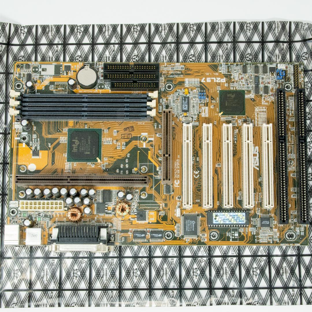 ASUS P2L97 Slot1マザーボード Celeron300A時代の名機