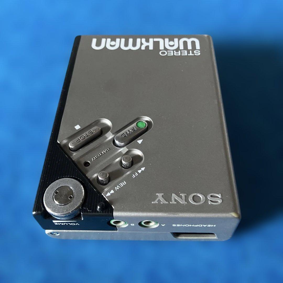 昭和レトロSONYカセットウォークマン1981年2月発売WM-2シルバー！