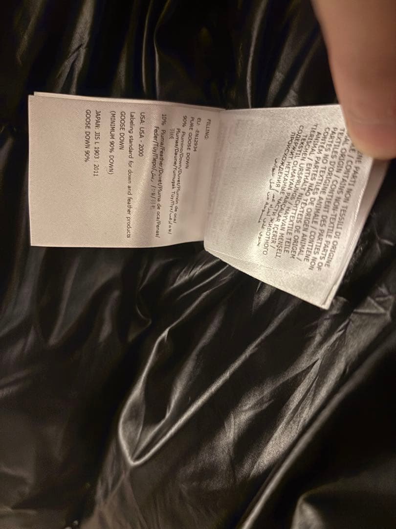 MONCLER ブラックダウンジャケット