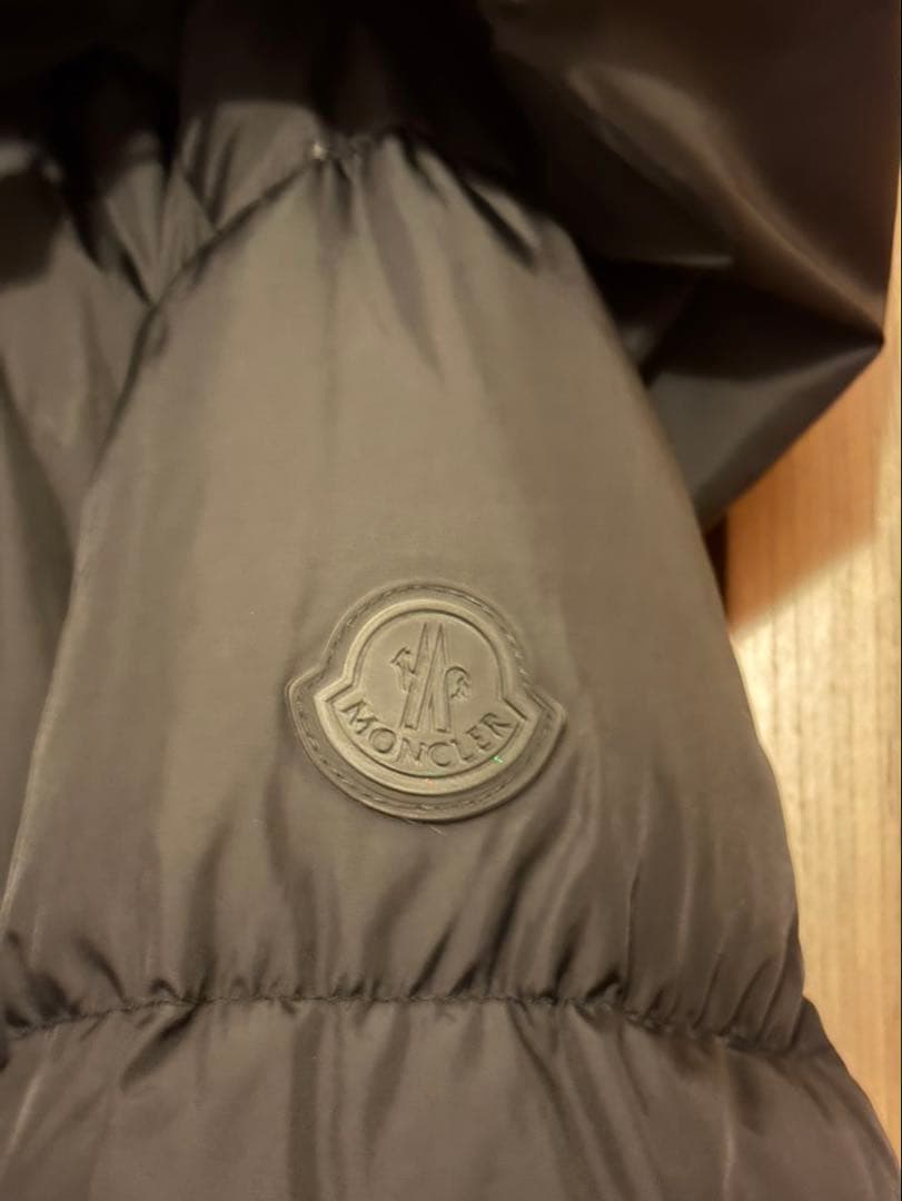 MONCLER ブラックダウンジャケット