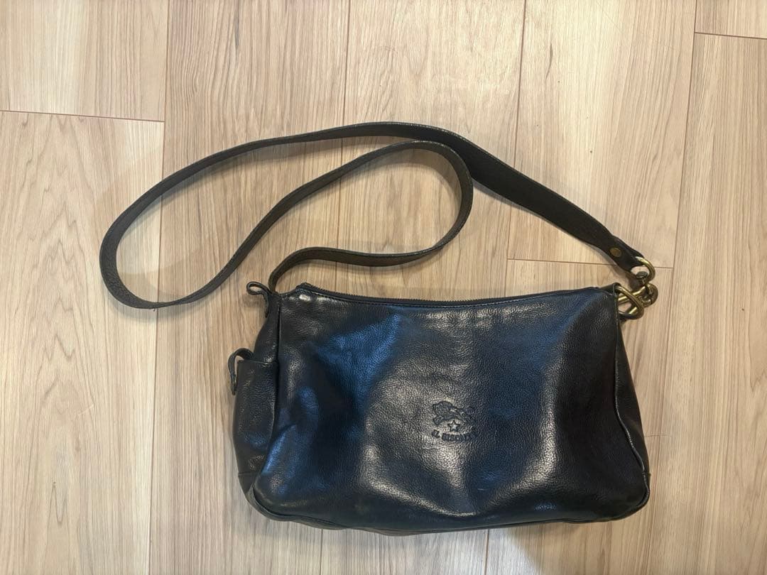 IL BISONTE 黒 レザー ショルダーバッグ