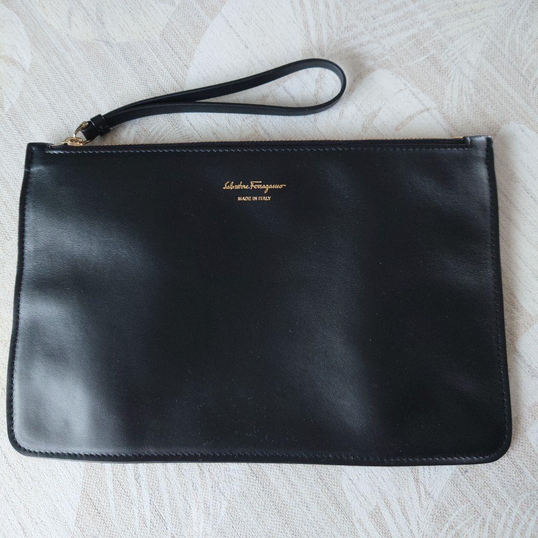 Salvatore Ferragamo ブラックレザークラッチバッグ