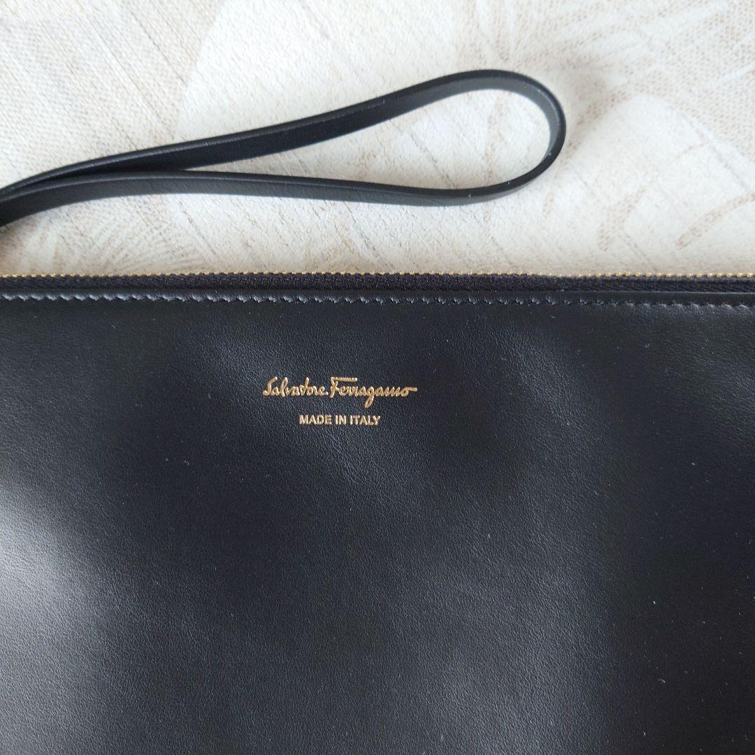 Salvatore Ferragamo ブラックレザークラッチバッグ