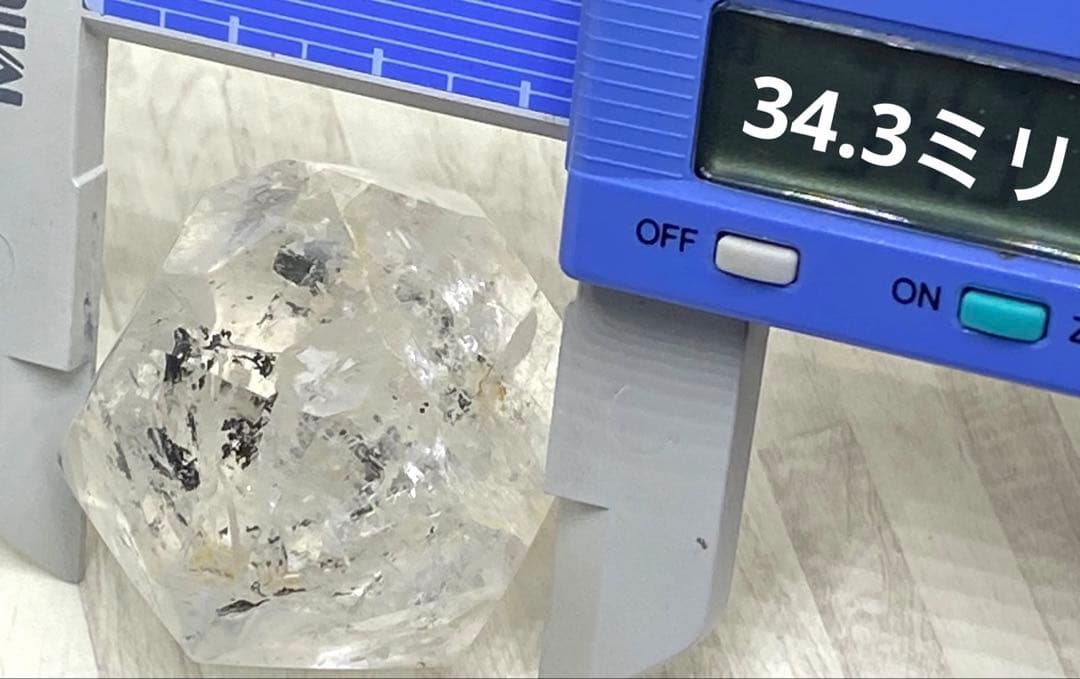 流砂入り水入り水晶　虹入り　可動域有り　原石　置物　浄化　癒し　天然石