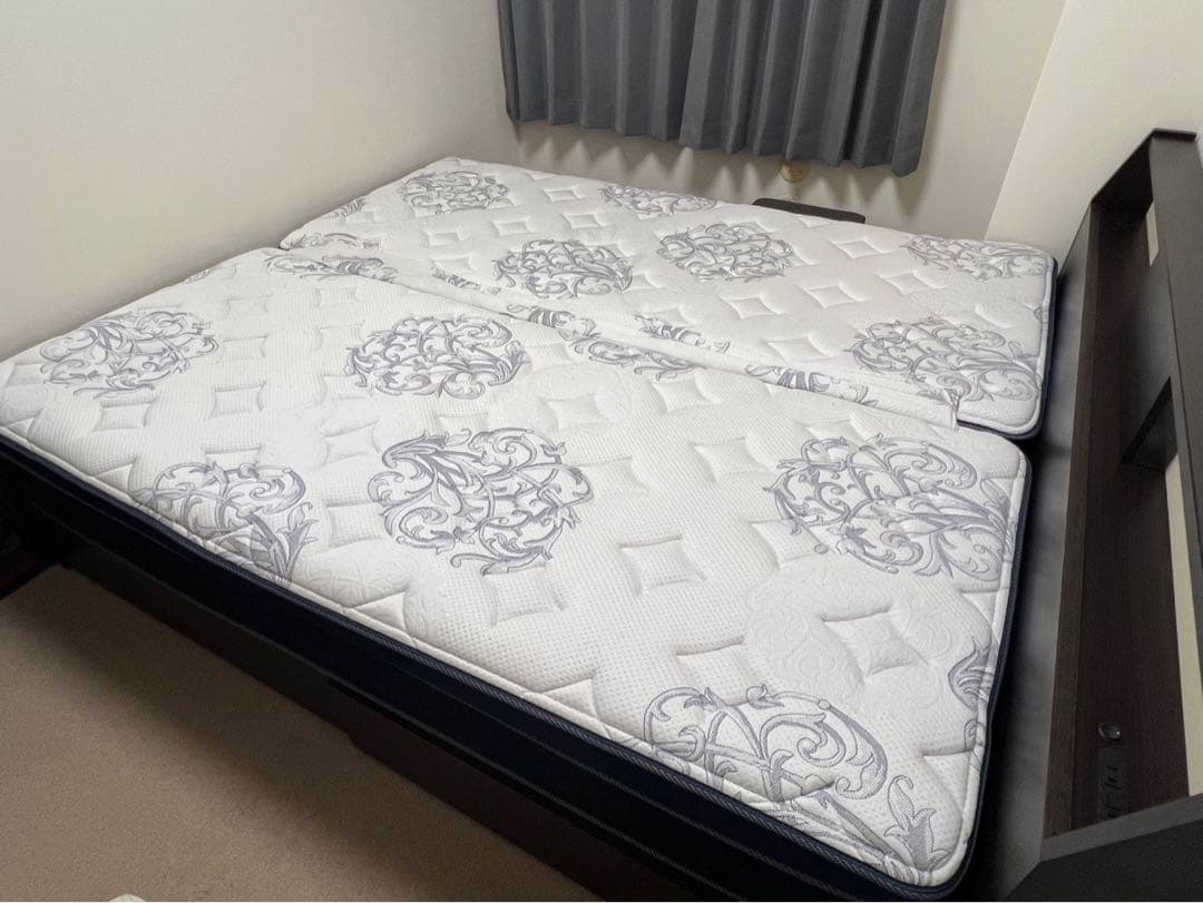 ニトリクイーンサイズベッドフレーム ライトコンセント引き出し付き　マットレス付き