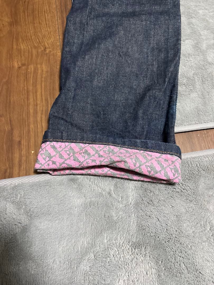 ピンクロゴデニムパンツ　エビス　ペイントパンツ 腰履き　ストリート