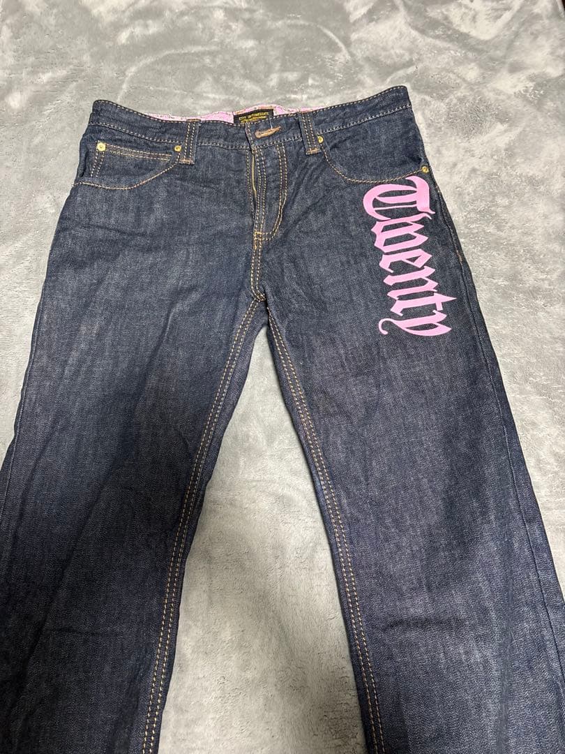 ピンクロゴデニムパンツ　エビス　ペイントパンツ 腰履き　ストリート
