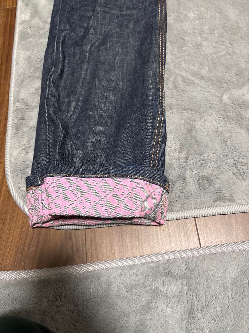 ピンクロゴデニムパンツ　エビス　ペイントパンツ 腰履き　ストリート