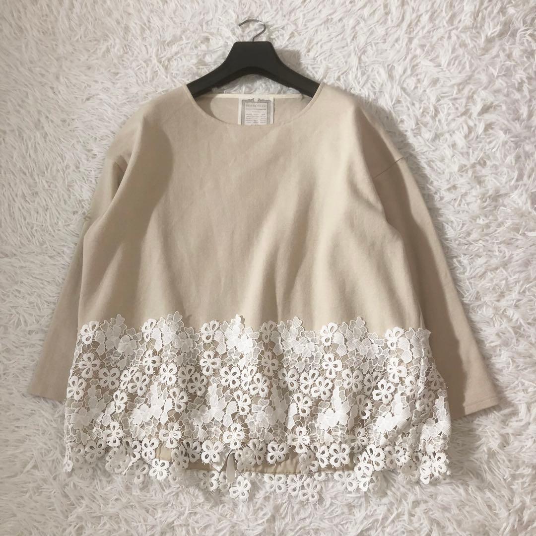 美品 ビアズリー 2022年 裾レース プルオーバー ベージュ系