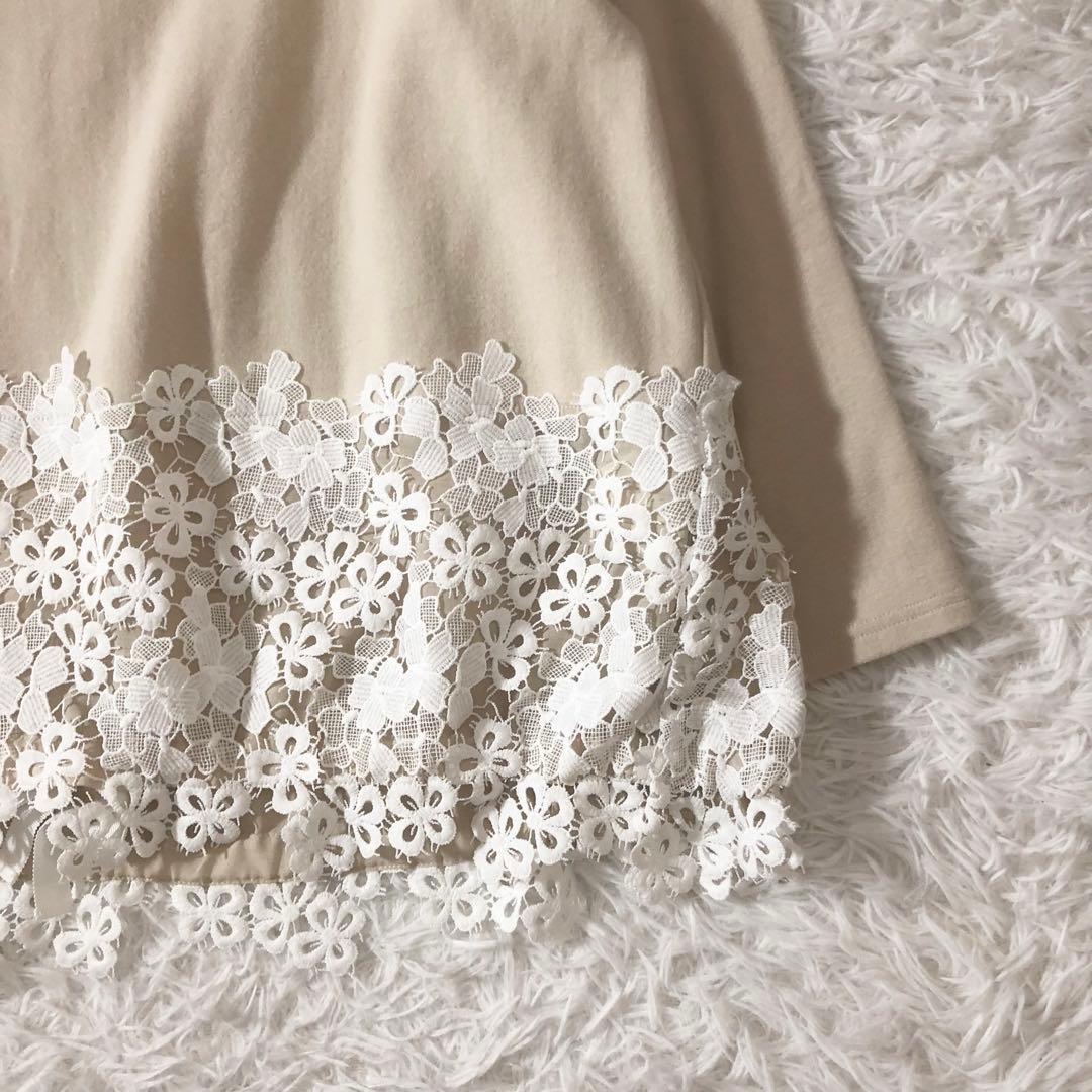 美品 ビアズリー 2022年 裾レース プルオーバー ベージュ系