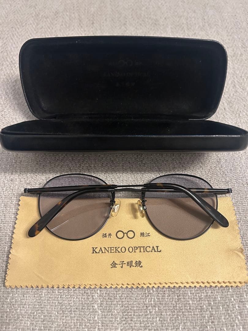 金子眼鏡　ブラックラウンドサングラス